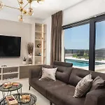 Luxury Mia With Sea View, Heated Pool And Jacuzzi Sevid