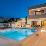 Luxury Mia With Sea View, Heated Pool And Jacuzzi