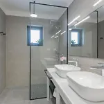 Villa Luxury Mia With Sea View, Heated Pool And Jacuzzi