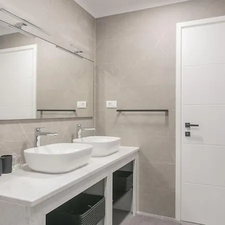 Villa Luxury Mia With Sea View, Heated Pool And Jacuzzi *
