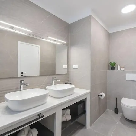 Luxury Mia With Sea View, Heated Pool And Jacuzzi Villa