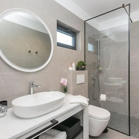 Luxury Mia With Sea View, Heated Pool And Jacuzzi Villa *
