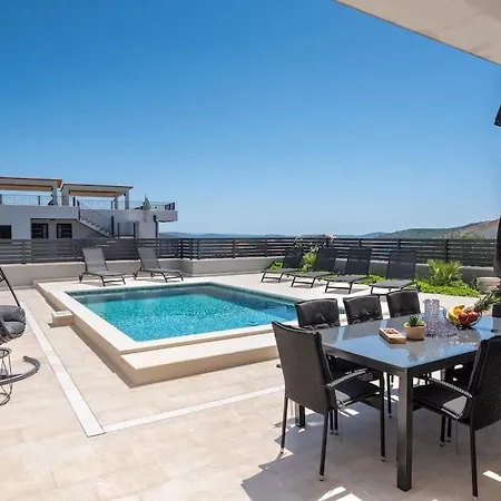 Villa Luxury Mia With Sea View, Heated Pool And Jacuzzi
