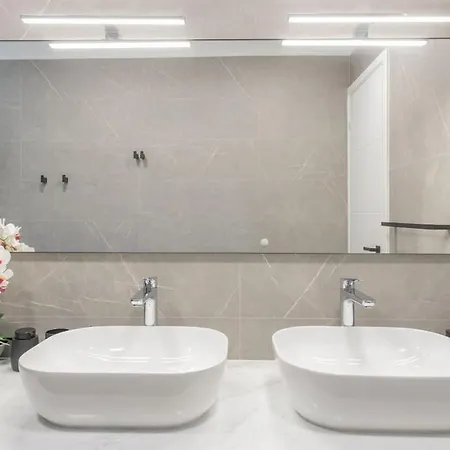 Luxury Mia With Sea View, Heated Pool And Jacuzzi Sevid