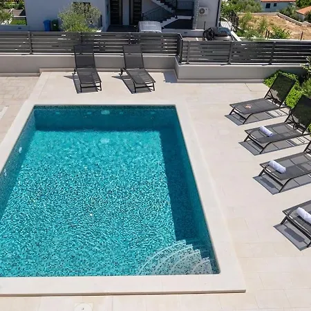 Villa Luxury Mia With Sea View, Heated Pool And Jacuzzi *