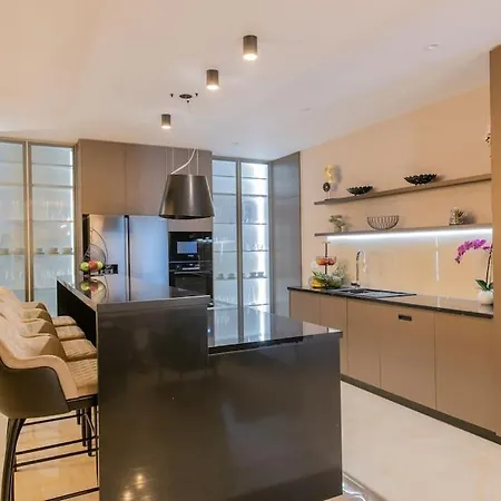 Villa Luxury Mia With Sea View, Heated Pool And Jacuzzi